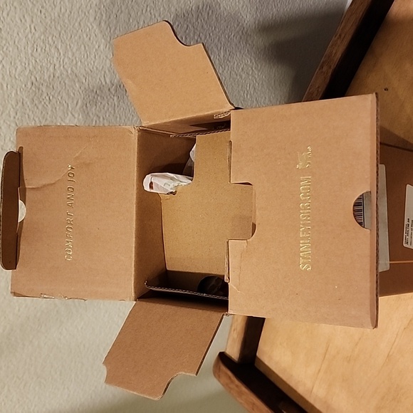 Stanley - The Holiday Quencher H2.0 FlowState™ Tumbler | 40 OZ - Picture 10 of 11